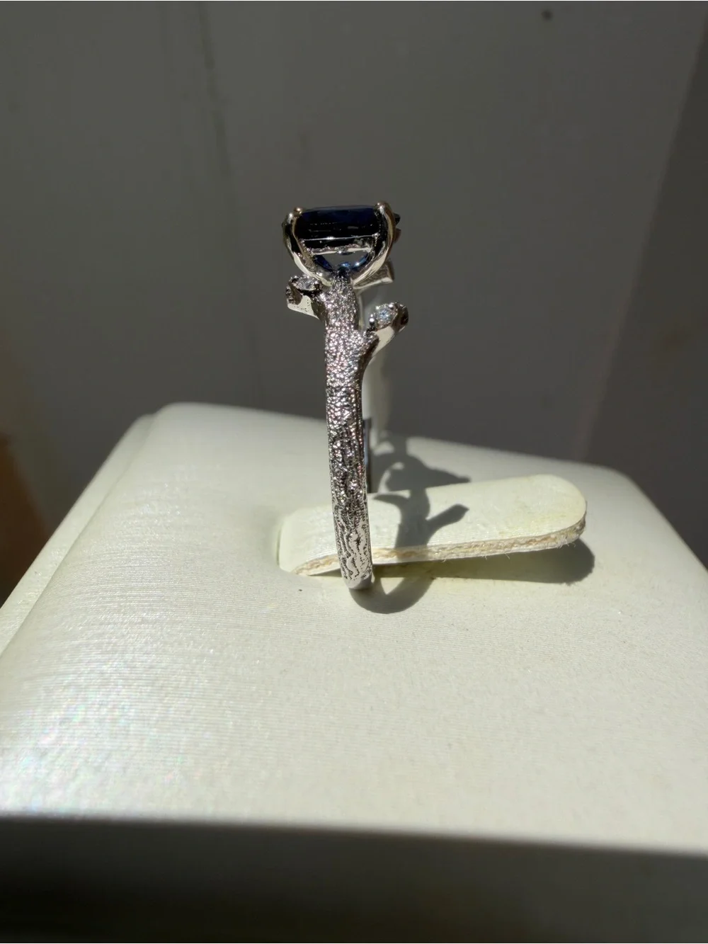 NWT 5x7mm (.8ct) oval‎ cut SAPPHIRE w/ .03ctw accent diamonds, ring in 14kt WG!